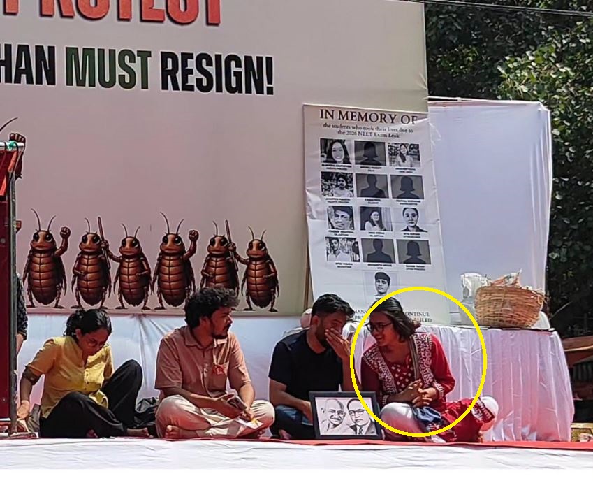 Neha Bora with Abhijeet Dipke at Jantar Mantar